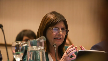 Patricia Bullrich habló de tranquilidad mientras ATE repudiaba su visita. Patricia Bullrich habló de tranquilidad mientras ATE repudiaba su visita.