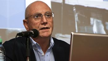 Agustín Salvia, director del Observatorio de la Deuda Social de la UCA, cuyo informe mostró peligrosos datos sobre la disconformidad con el funcionamiento de la democracia a un mes de las PASO. Agustín Salvia, director del Observatorio de la Deuda Social de la UCA, cuyo informe mostró peligrosos datos sobre la disconformidad con el funcionamiento de la democracia a un mes de las PASO.