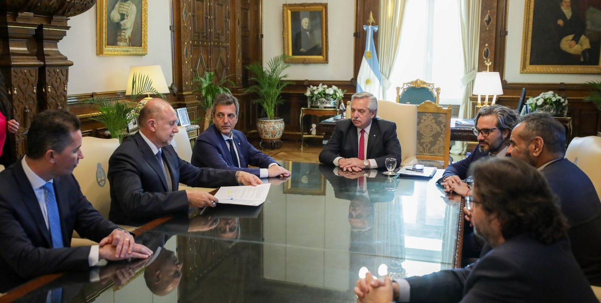 Omar Perotti expuso ante el presidente y los visitantes los alcances del proyecto que llevan adelante con Córdoba Omar Perotti expuso ante el presidente y los visitantes los alcances del proyecto que llevan adelante con Córdoba