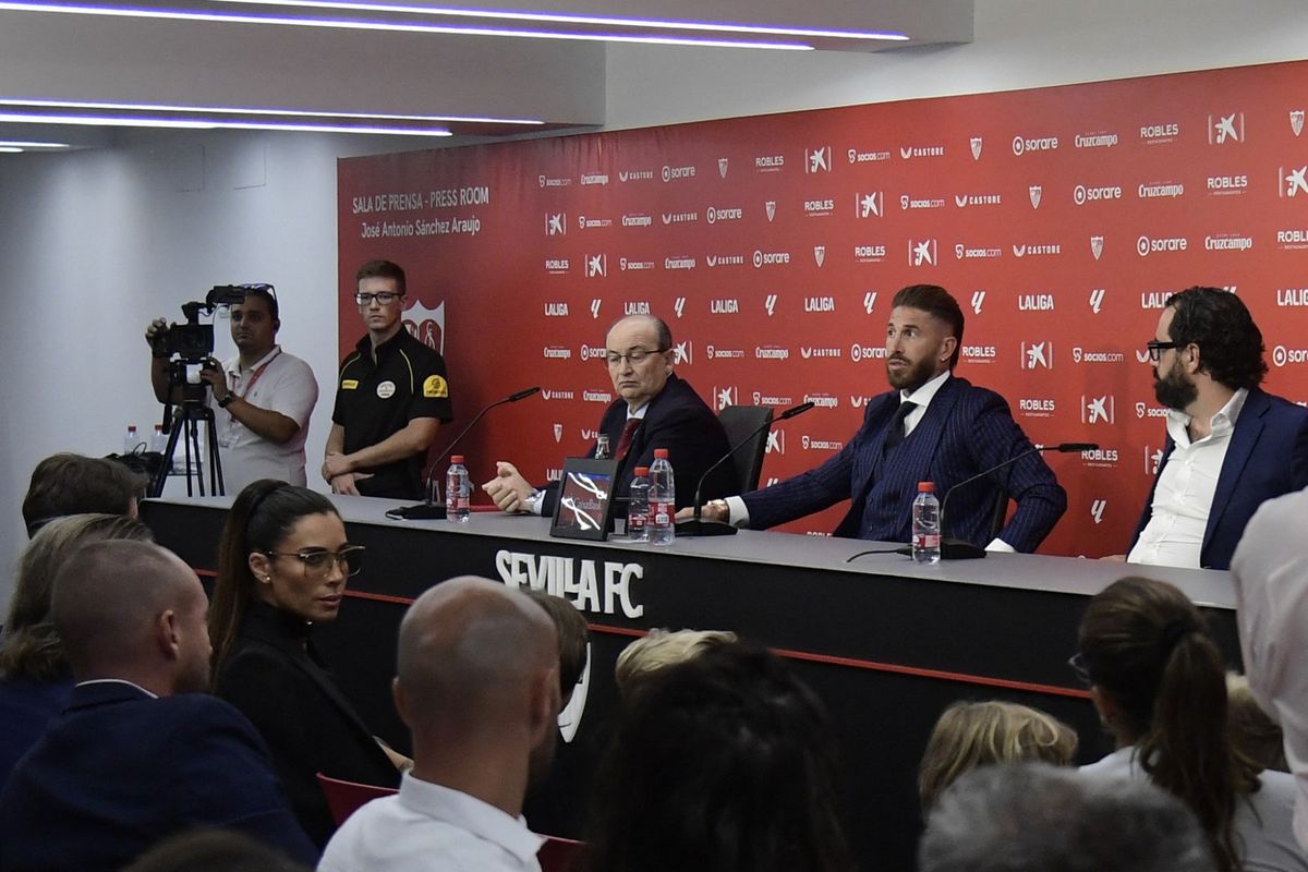 La despedida de Sergio Ramos del Sevilla parecía cerrar su historia en Nervión, pero el camero ahora puede volver al club desde un lugar inesperado: el de futuro hombre fuerte del nuevo grupo propietario. La despedida de Sergio Ramos del Sevilla parecía cerrar su historia en Nervión, pero el camero ahora puede volver al club desde un lugar inesperado: el de futuro hombre fuerte del nuevo grupo propietario.