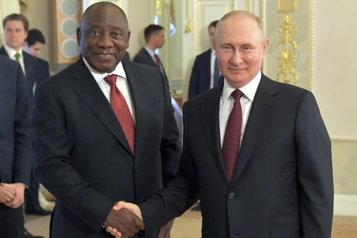 El presidente de Sud&aacute;frica, Cyril Ramaphosa, y Vladimir Putin.