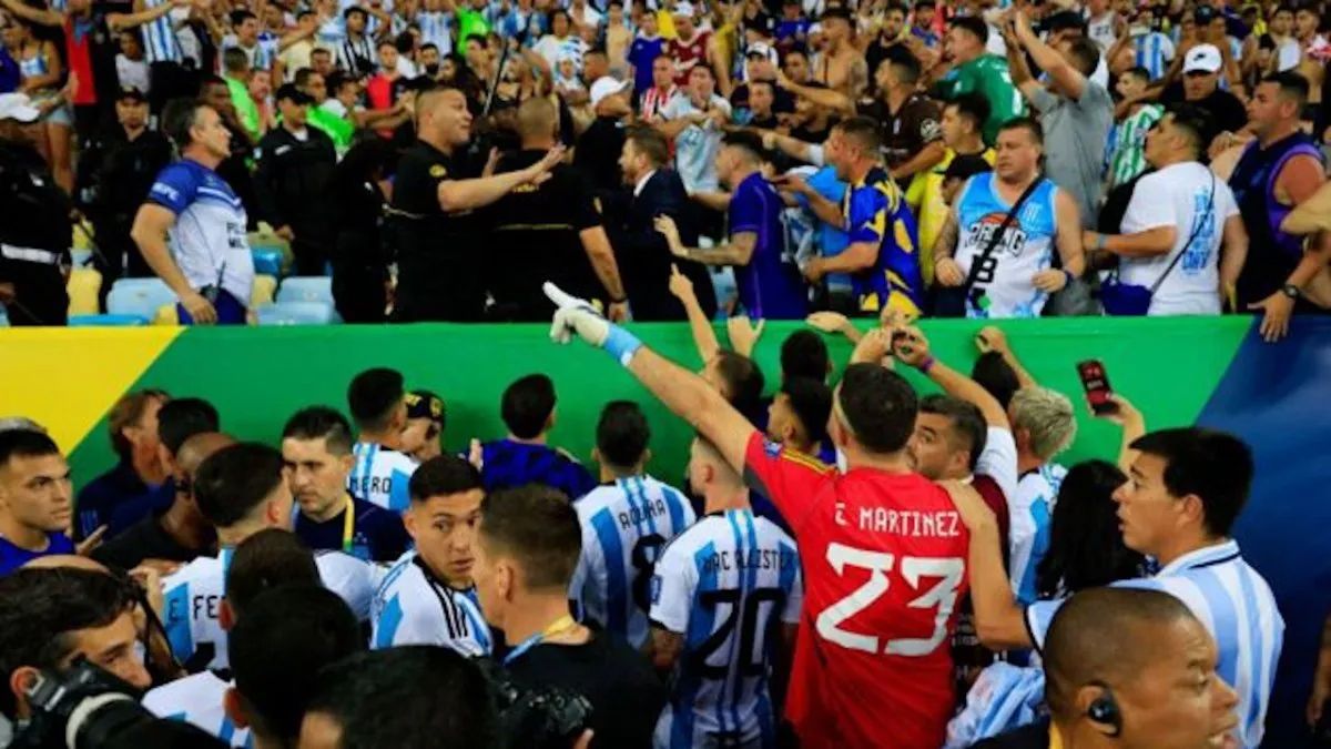La FIFA sancionó a la Selección Argentina por los incidentes que se produjeron durante los partidos frente a Ecuador, Uruguay y Brasil por las Eliminatorias para el Mundial 2026.