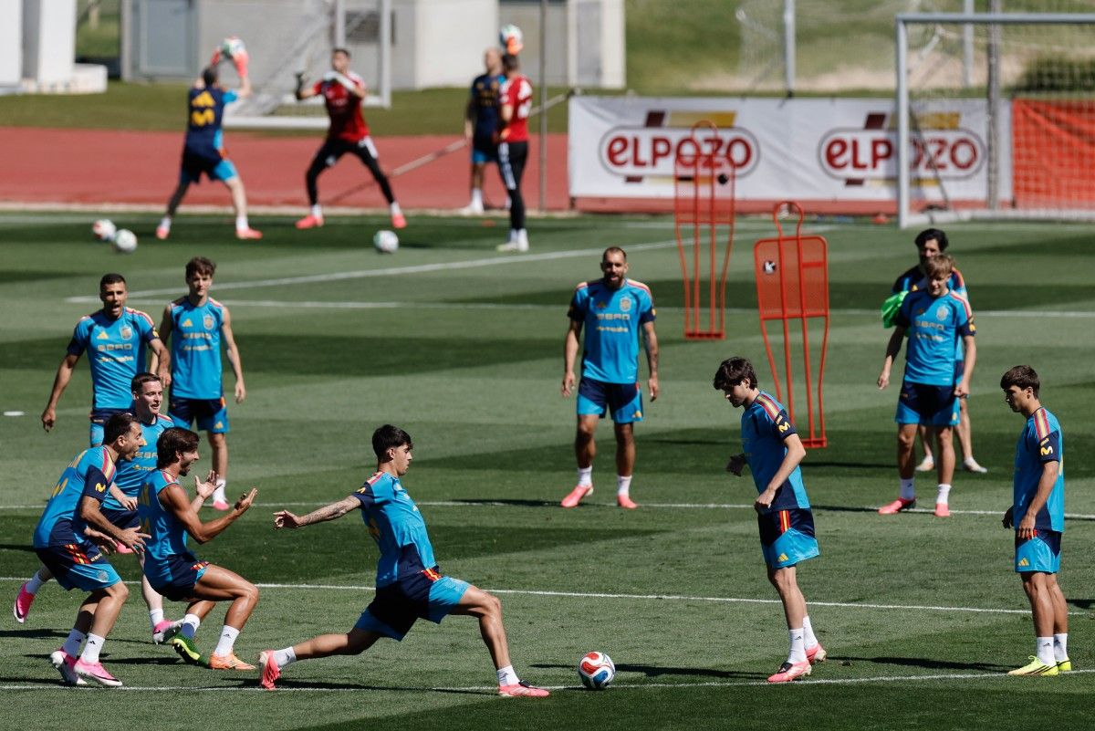 Las lesiones y las cargas físicas empiezan a pesar en la previa del Mundial: España espera por Lamine Yamal y Nico Williams en una semana donde varias selecciones ajustan partes médicos antes del debut. Las lesiones y las cargas físicas empiezan a pesar en la previa del Mundial: España espera por Lamine Yamal y Nico Williams en una semana donde varias selecciones ajustan partes médicos antes del debut.