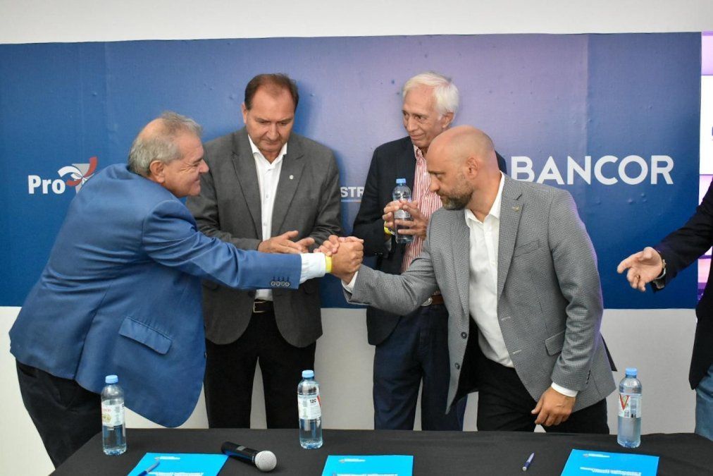 En el stand de Córdoba en la Expoagro, la Región Centro firmó un convenio clave.&nbsp;