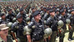 altText(400 gendarmes para cuidar el Mitre y el Sarmiento)}