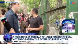 Electores de una escuela de Recoleta se quedaron afuera mientras votaba Fátima Florez.&nbsp;