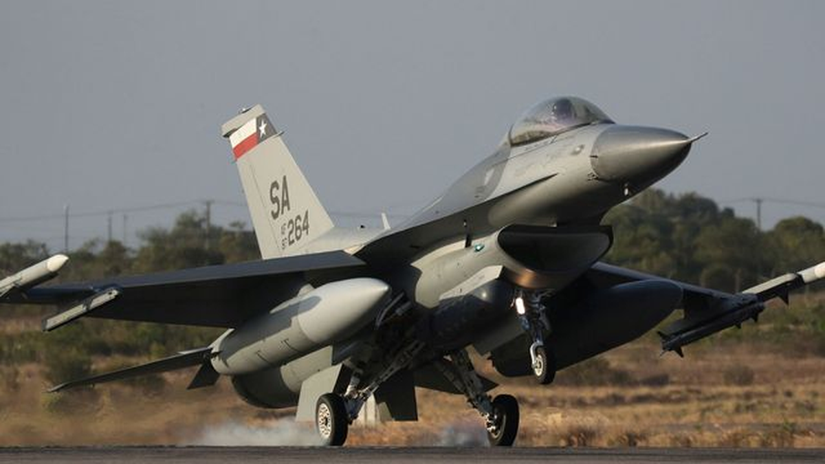 F-16 derribaron el nuevo objeto volante no identificado sobre el lago Hurón.