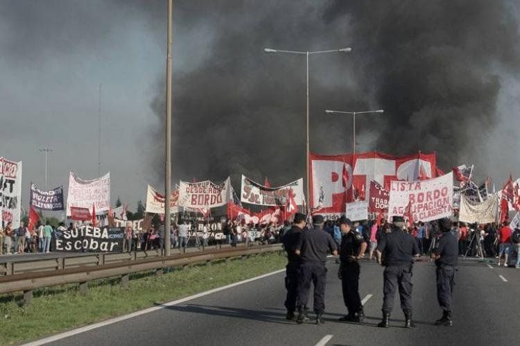 El corte en la autopista Panamericana en el kilómetro 35 a la altura de Henry Ford.