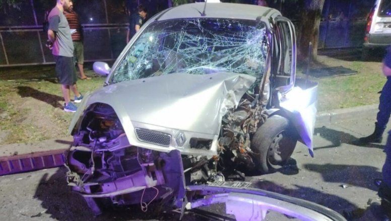 Por un supermercado chino: Roban, escapan y se estrellan