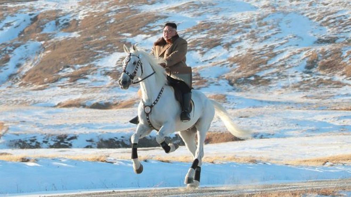 Polémicas fotos de Kim cabalgando en el monte que visita antes de un gran  anuncio: ¿cuál es su plan?