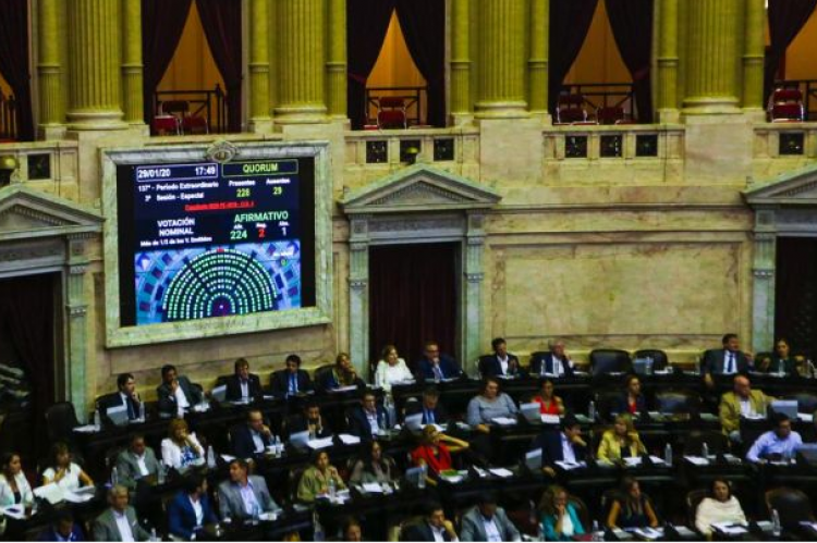 El proyecto de la deuda e dará amplia facultades al ministerio de Economía para resolver el tema de la Deuda Externa.