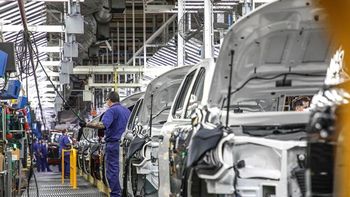 Todo mal en la industria automotriz: Se hundió la venta de autopartes entre suspensiones y despidos
