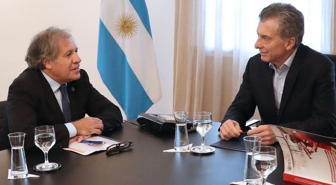 Luis Almagro y Mauricio Macri, ambos en la mira por su reacción frente al derrocamiento de Evo Morales a manos de las fuerzas armadas y de seguridad.