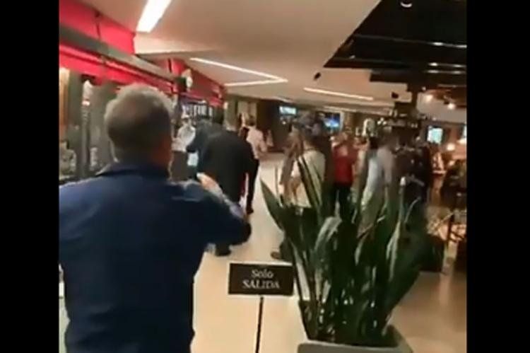 Imagen del video del escrache: no era Cafiero ni ocurió en la Argentina.