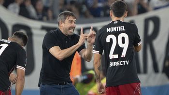 Eduardo Coudet le da indicaciones a Gonzalo Montiel, uno de los pocos regulares en el último tiempo de River Eduardo Coudet le da indicaciones a Gonzalo Montiel, uno de los pocos regulares en el último tiempo de River