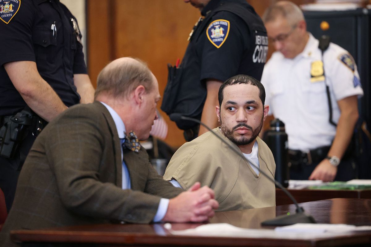 Jonathan Ruiz (y su mujer Charline Santiago) fueron arrestados por esclavizar mujeres para explotarlas en Onlyfans y luego las obligaban a encuentros sexuales con sus clientes. Jonathan Ruiz (y su mujer Charline Santiago) fueron arrestados por esclavizar mujeres para explotarlas en Onlyfans y luego las obligaban a encuentros sexuales con sus clientes.