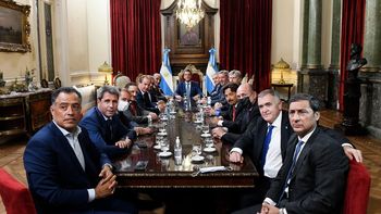 Sergio Massa y gobernadores: El diputado nacional insiste en que no hay que perder lo que se obtuvo en jornadas recientes. Sergio Massa y gobernadores: El diputado nacional insiste en que no hay que perder lo que se obtuvo en jornadas recientes.