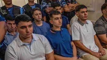 En la sexta audiencia del juicio, se fotografió a los rugbiers sin barbijo, tras sospechas de risas cómplices ante algunos testimonios. En la sexta audiencia del juicio, se fotografió a los rugbiers sin barbijo, tras sospechas de risas cómplices ante algunos testimonios.