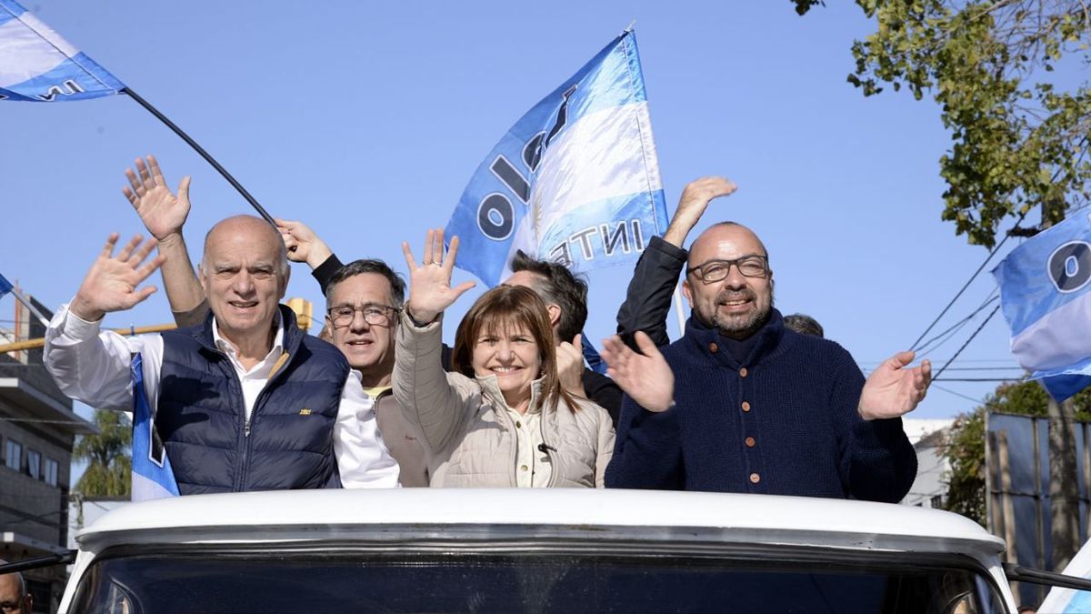 Saludos y aplausos en la recorrida de Bullrich-Grindetti Saludos y aplausos en la recorrida de Bullrich-Grindetti