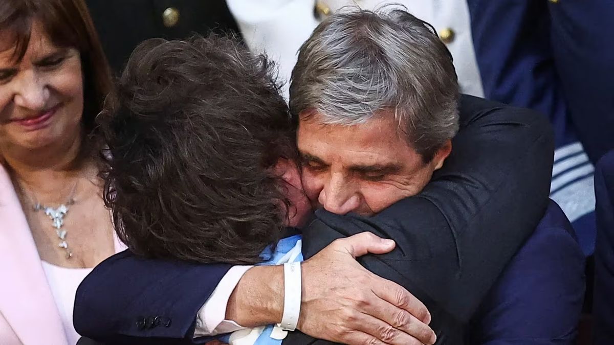 'Toto' Caputo es el "mejor ministro" para Javier Milei porque se dedica a generar instrumentos financieros y deja toda la macroeconomía en manos del Presidente. 'Toto' Caputo es el "mejor ministro" para Javier Milei porque se dedica a generar instrumentos financieros y deja toda la macroeconomía en manos del Presidente.