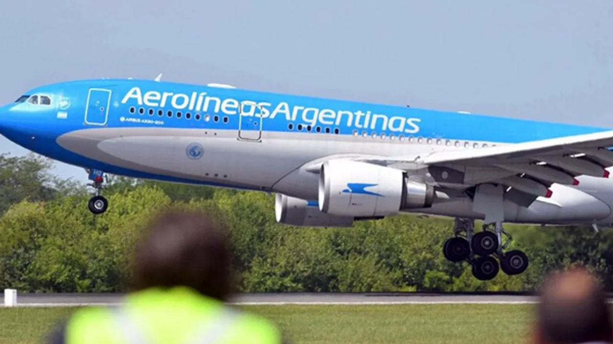 Aerolíneas: 4 de los 5 gremios cedieron posiciones pero los pilotos se muestran irreductibles Aerolíneas: 4 de los 5 gremios cedieron posiciones pero los pilotos se muestran irreductibles