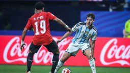 El FC Barcelona busca margen financiero para volver a la carga por Julián Álvarez. El club culé pidió un préstamo millonario y apunta a una oferta capaz de mover al Atlético Madrid.