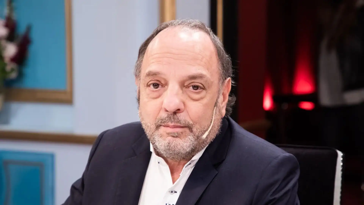 Baby Etchecopar, votante de Milei, lo cruzó por ir a cantar con Fátima Florez en plena crisis. Dijo que no alcanza con ser presidente: también hay que parecerlo. Baby Etchecopar, votante de Milei, lo cruzó por ir a cantar con Fátima Florez en plena crisis. Dijo que no alcanza con ser presidente: también hay que parecerlo.