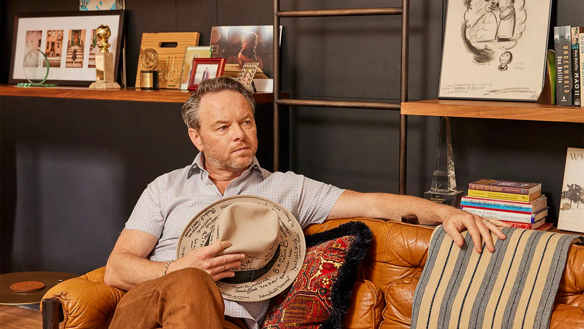 Su obra más reconocida es la serie Fargo, con más de 70 nominaciones al Emmy en sus cuatro temporadas. También es el responsable de Legion y la reciente Alien: Earth, ya confirmada para múltiples temporadas en FX. Su obra más reconocida es la serie Fargo, con más de 70 nominaciones al Emmy en sus cuatro temporadas. También es el responsable de Legion y la reciente Alien: Earth, ya confirmada para múltiples temporadas en FX.