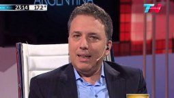 altText(Campaña en vez de economía: Dujovne culpa a los K y sostiene que no hay una tercera opción)}