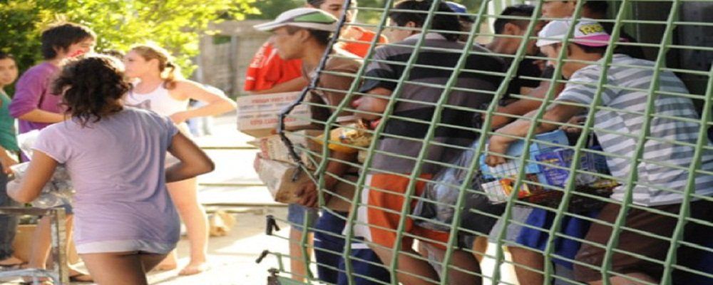 El robo se produjo esta tarde en el supermercado Coty de Villa Gobernador Gálvez. (Foto: E. Rodríguez Moreno).
