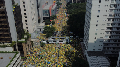 Masiva marcha a favor de Jair Bolsonaro contra el 