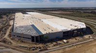 HoracioMarín, presidente de YPF, visitó la Gigafactory de Tesla en Texas y firmó unacarta de intención para desarrollar una red de cargas eléctricas. Foto:Gentileza: Bloomberg Línea HoracioMarín, presidente de YPF, visitó la Gigafactory de Tesla en Texas y firmó unacarta de intención para desarrollar una red de cargas eléctricas. Foto:Gentileza: Bloomberg Línea