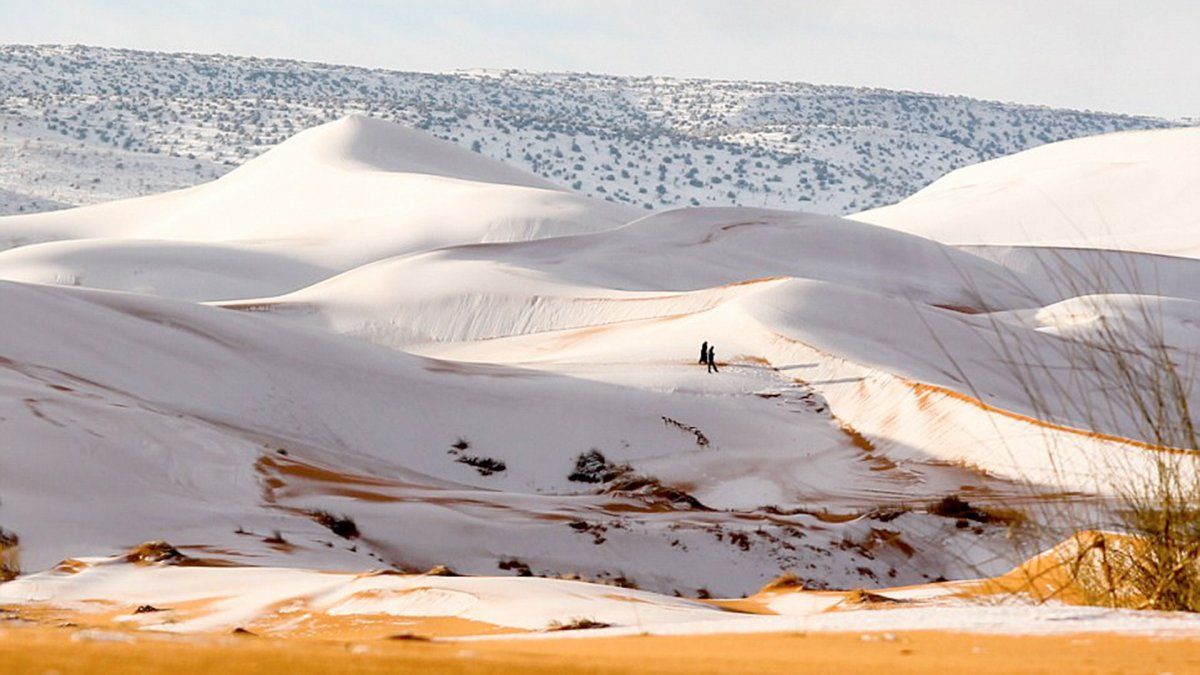 La nieve cubrió el desierto del Sahara en África