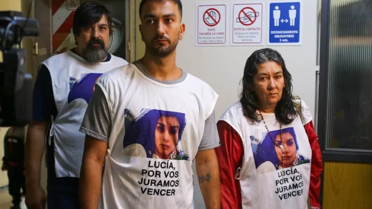 Guillermo, Matías y Marta, padre, hermano y madre de Lucía, el martes en el comienzo del segundo juicio (Foto: Christian Heit)