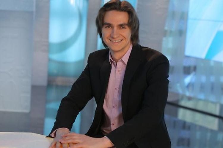 El director de la Compañía de Ballet del Teatro Bolshói de Moscú, Serguéi Filin, ingresó hoy (viernes 18/01) en un hospital con quemaduras graves en la cara después de ser rociado con un liquido no identificado, presumiblemente algún tipo de ácido, según