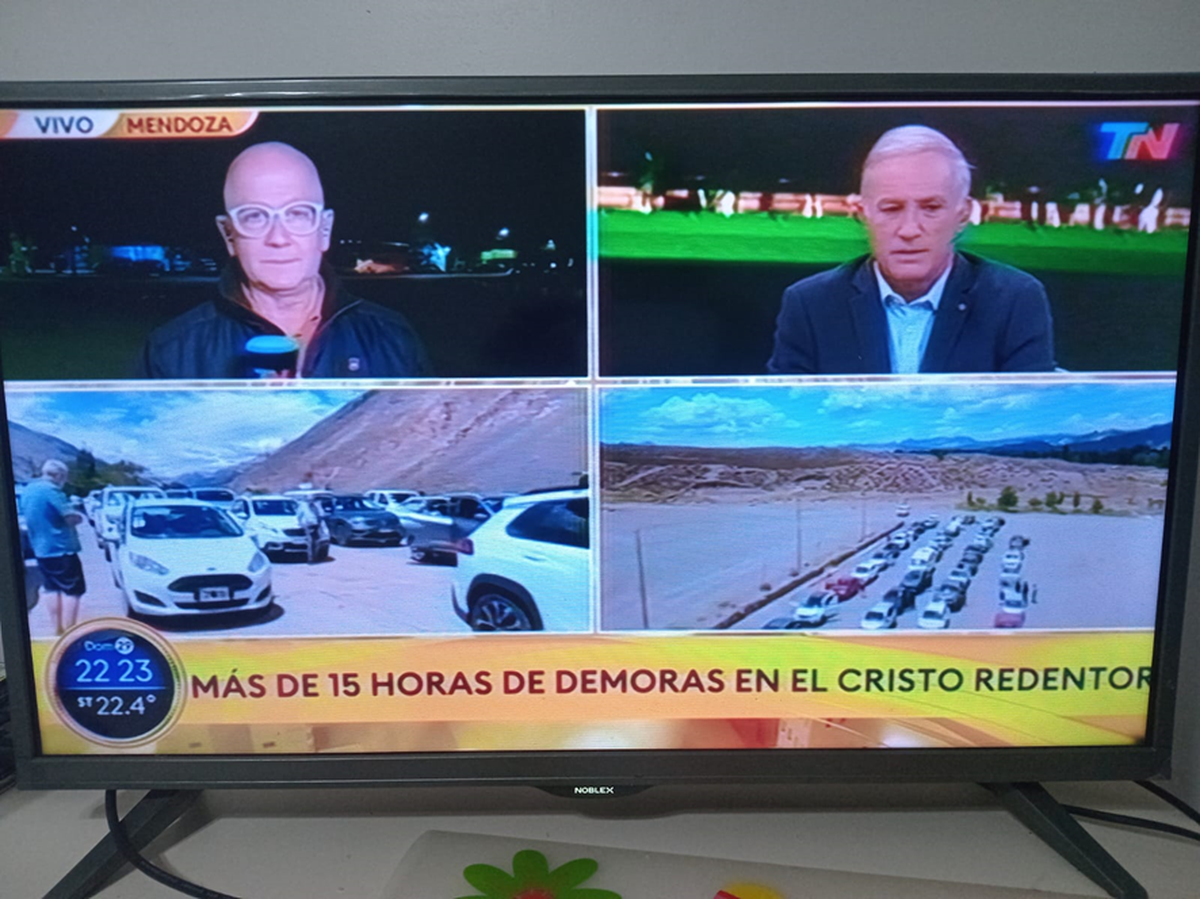 "Cuando pa´ Chile me voy, cruzando la Cordillera" tengo 15 horas de demora "Cuando pa´ Chile me voy, cruzando la Cordillera" tengo 15 horas de demora