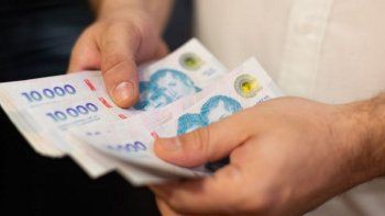 Ajuste sin anestesia: Los ingresos perdieron contra la inflación hasta 35% desde que asumió Milei