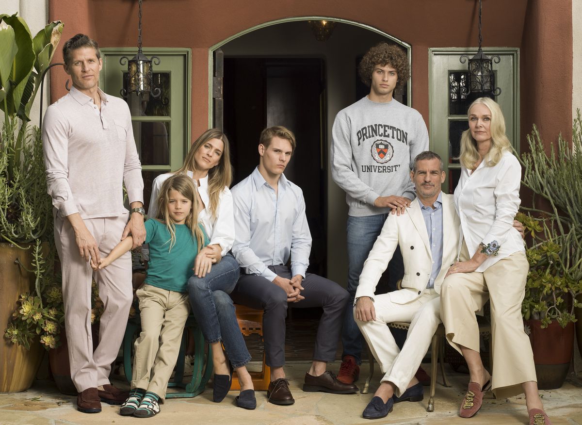 WASP, los 'dueños' de USA durante siglos. La monografía de Buck Ellison, 'Living Trust', examina el entorno del WASP (protestante anglosajón blanco) a través de imágenes controversiales para los no WASP.