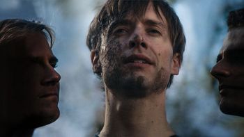 La miniserie de Netflix con una trasfondo muy interesante. La miniserie de Netflix con una trasfondo muy interesante.