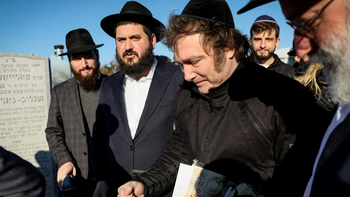 Javier Milei en el cementerio de Montefiori, donde permanecen los restos de Rabino, Menachem Mendel Schneerson, Javier Milei en el cementerio de Montefiori, donde permanecen los restos de Rabino, Menachem Mendel Schneerson,