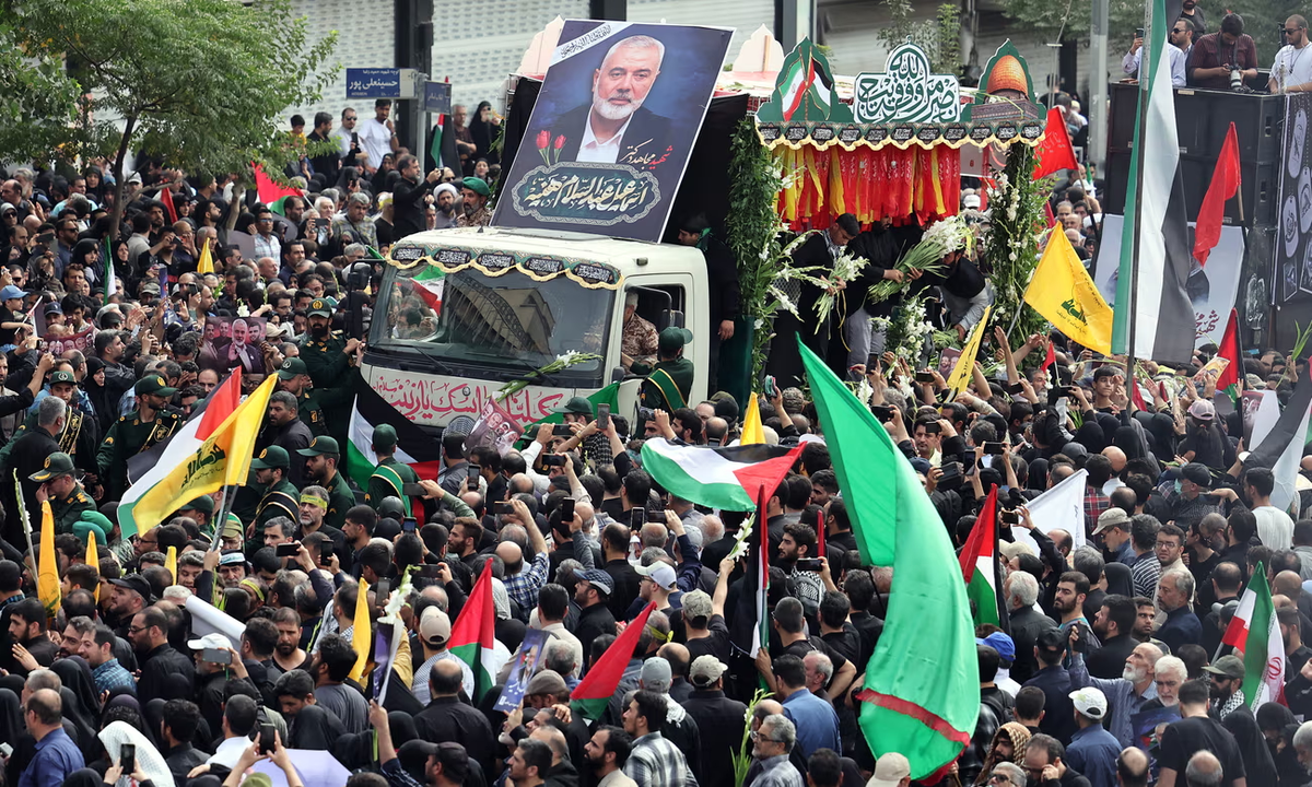 Ceremonia fúnebre del fallecido líder de Hamás, Ismail Haniyeh, en Teherán. El presidente de Estados Unidos, Joe Biden, se reúne con su equipo de seguridad nacional mientras aumentan los temores de un ataque de represalia de Irán contra Israel. Fotografía: AFP/Getty Images Ceremonia fúnebre del fallecido líder de Hamás, Ismail Haniyeh, en Teherán. El presidente de Estados Unidos, Joe Biden, se reúne con su equipo de seguridad nacional mientras aumentan los temores de un ataque de represalia de Irán contra Israel. Fotografía: AFP/Getty Images