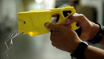 Taser llega a comisión por Nahuel Sotelo, y la ayuda de JxC. Taser llega a comisión por Nahuel Sotelo, y la ayuda de JxC.