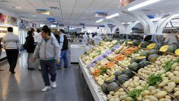 altText(Mauricio, la inflación no baja: 3,8% en febrero y 53,1% en 12 meses)}