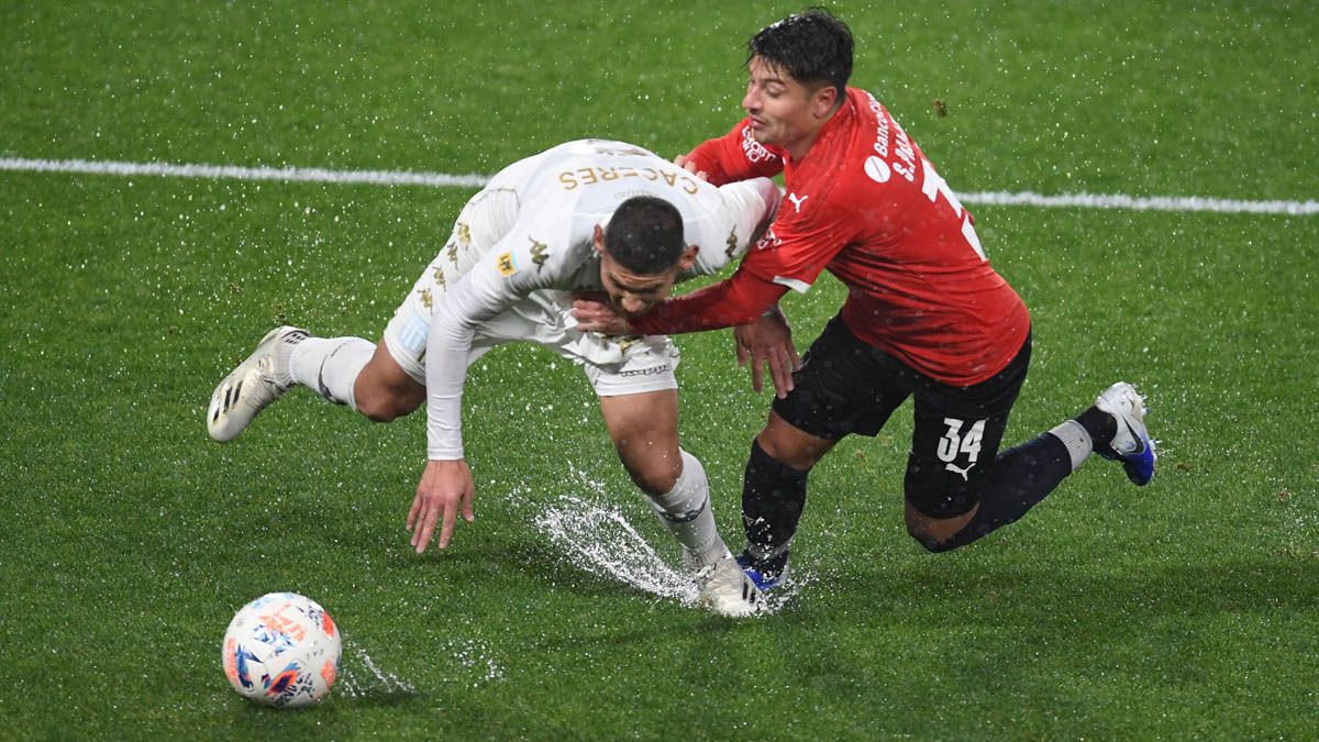 Independiente se quedó este domingo (08/08) con el clásico de Avellaneda tras ganarle a Racing 1-0 por la quinta fecha de la Liga Profesional de Fútbol 2021. (Foto: Télam)