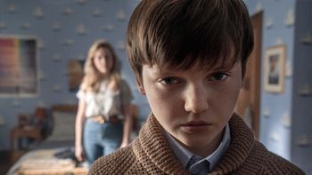 Una miniserie que atrapa a todos desde el primer capítulo. Una miniserie que atrapa a todos desde el primer capítulo.