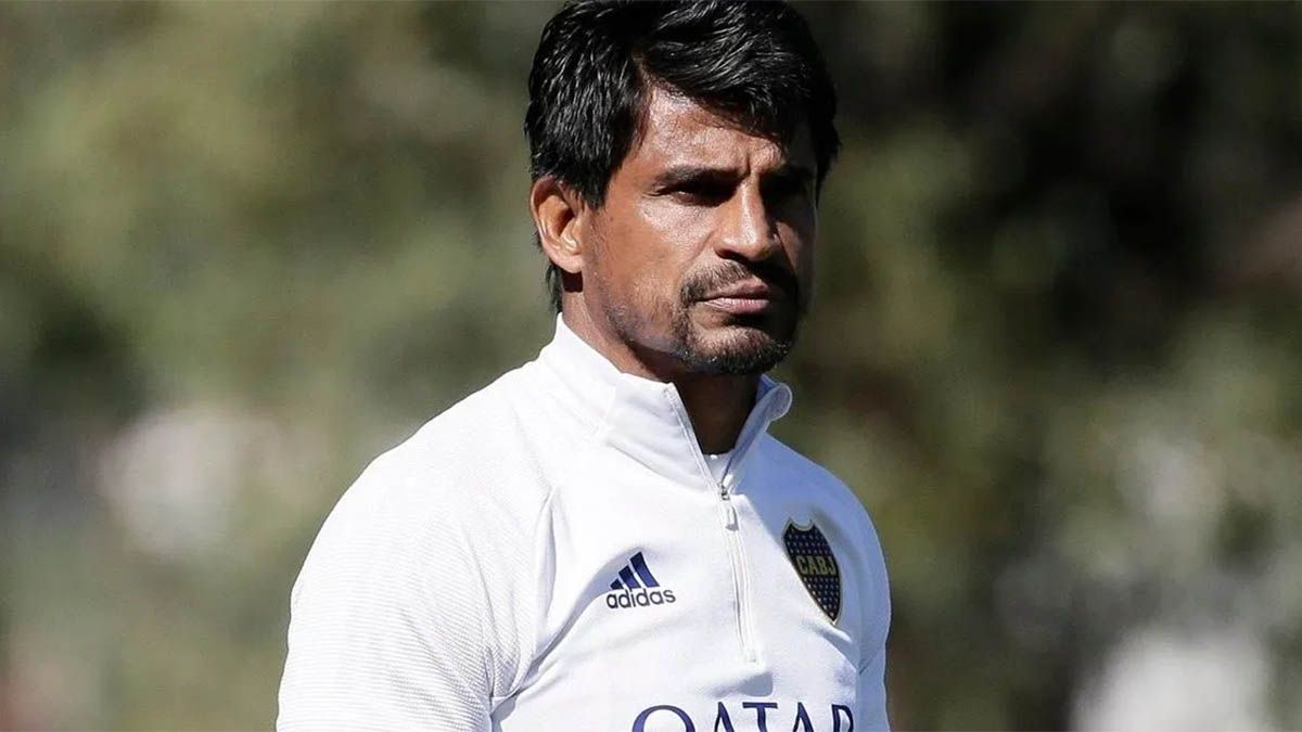 Boca es uno de los extraños cosas que existen de ganar partidos, jugar mal y ser puntero a tres fechas del final. Qué DT era el mejor, ¿Battaglia o Ibarra?.