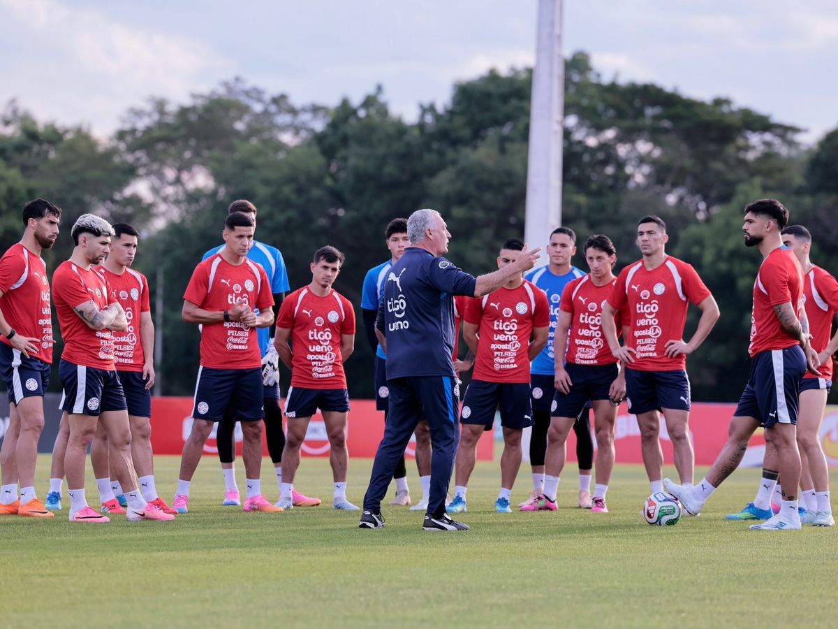 Gustavo Alfaro dirige la práctica de Paraguay en la antesala del Mundial&nbsp;
