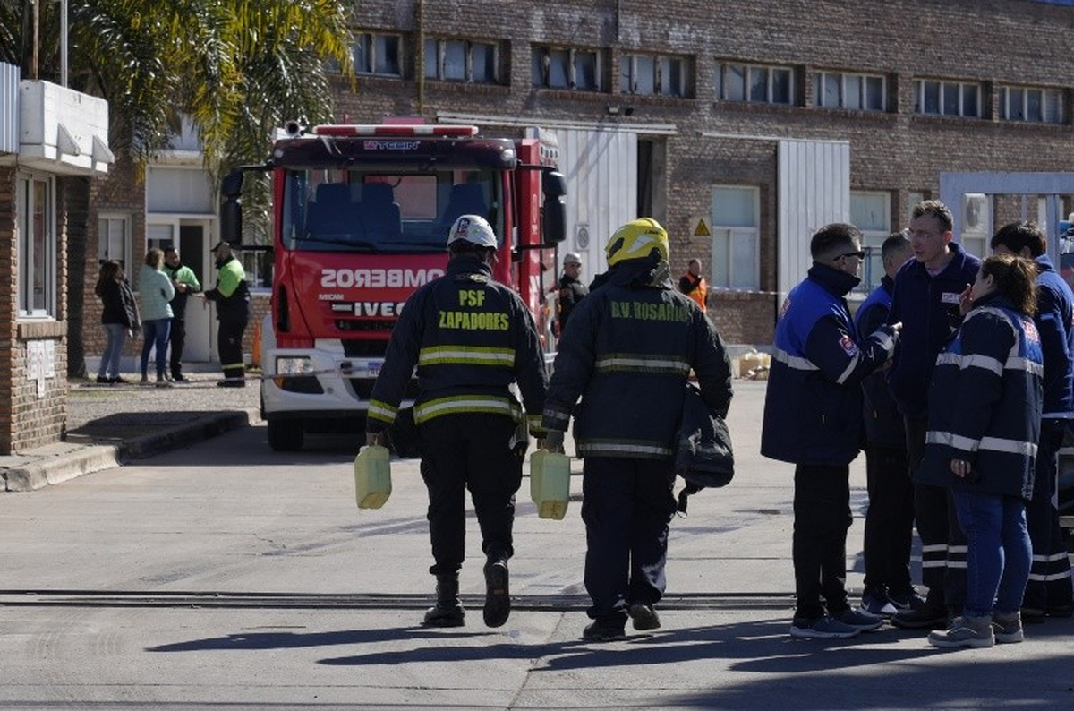 Evacuaron las empresas linderas. Evacuaron las empresas linderas. 