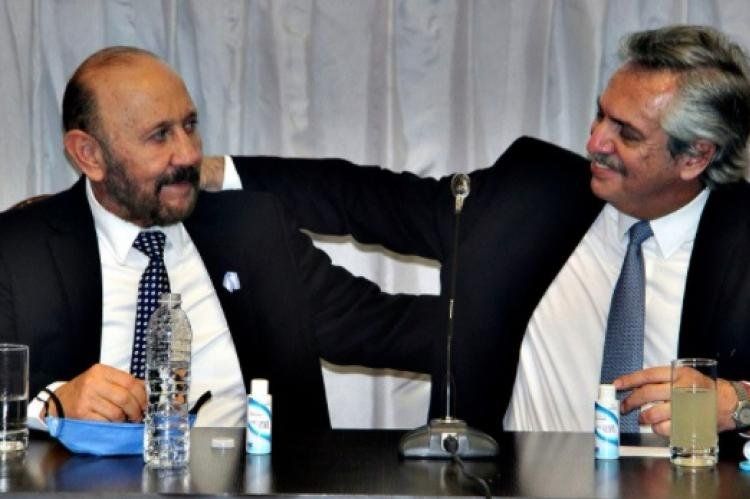 Saludos de Alberto Fernández con Gildo Insfran , en tiempos mejores que los actuales Saludos de Alberto Fernández con Gildo Insfran , en tiempos mejores que los actuales