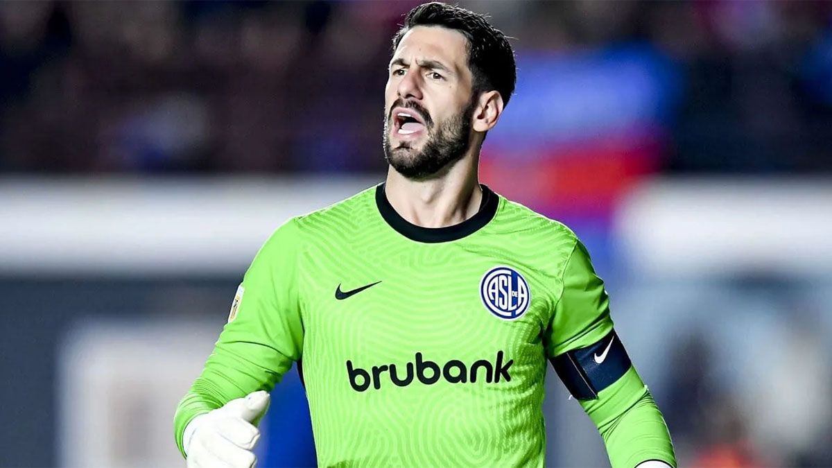 El arquero Augusto Batalla disparó contra el presidente de San Lorenzo, Marcelo Moretti, por no permitir su vuelta a Boedo pero el club lo desmintió. El arquero Augusto Batalla disparó contra el presidente de San Lorenzo, Marcelo Moretti, por no permitir su vuelta a Boedo pero el club lo desmintió.